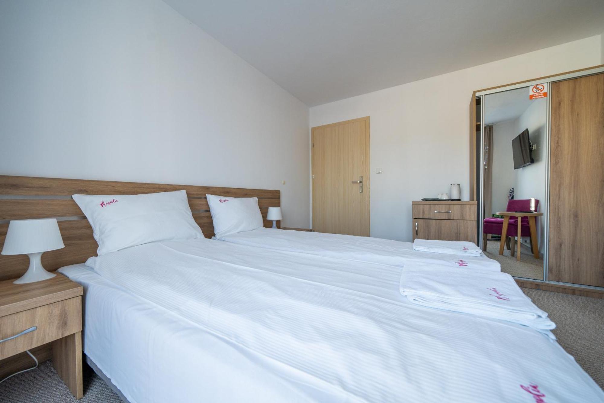 Magnolia Pokoje I Apartamenty Дебки Екстериор снимка