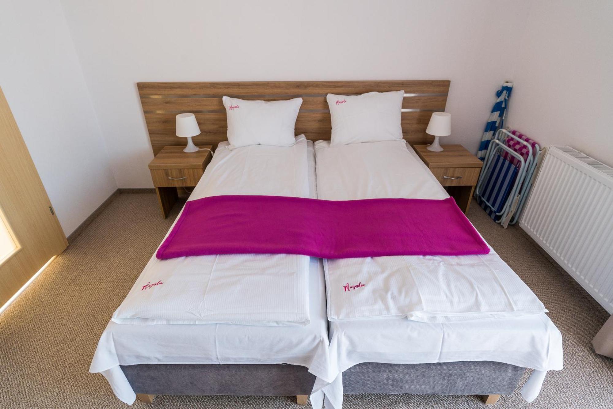 Magnolia Pokoje I Apartamenty Дебки Екстериор снимка
